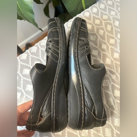 Clark’s Soft Cushion Leather Mary Janes Women’s Size 7.5 - Picture 6 of 11